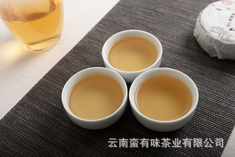 HelloYoung 100g Pu'er Tea Le Xing Xiang Icelandic Ming Qian Spring Tea(Mooncake Shape)