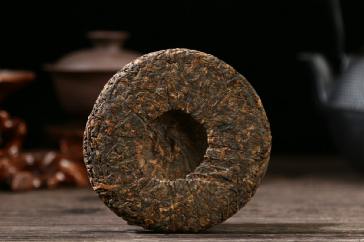 HelloYoung Yunnan Pu'er Tea 100g Ripe Cake Aged Old Tree Tea Golden Bud Ripe Tea