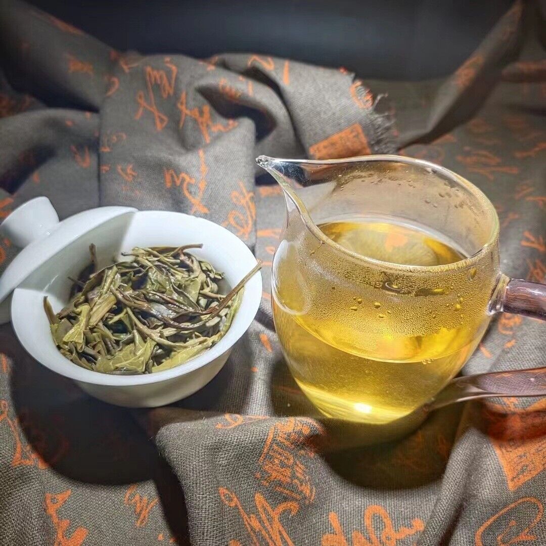 HelloYoung Yunnan Pu'er Banzhang Mother Tree First Spring Pu'er Raw Tea 357g Cake Tea