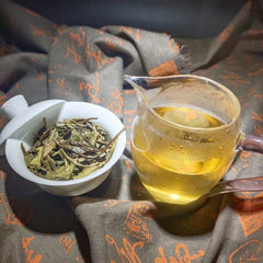 HelloYoung Yunnan Pu'er Banzhang Mother Tree First Spring Pu'er Raw Tea 357g Cake Tea