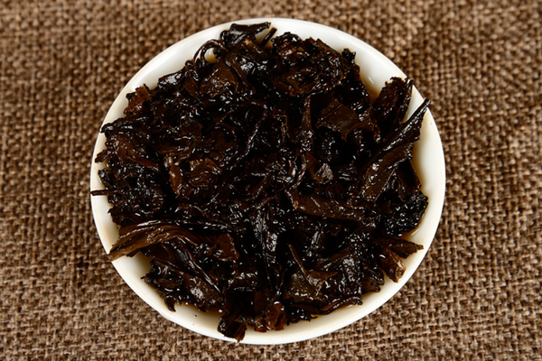 HelloYoung 357g Yunnan Pu'er Tea Old Banzhang Glutinous Fragrance Seven Seed Cake Ripe Tea