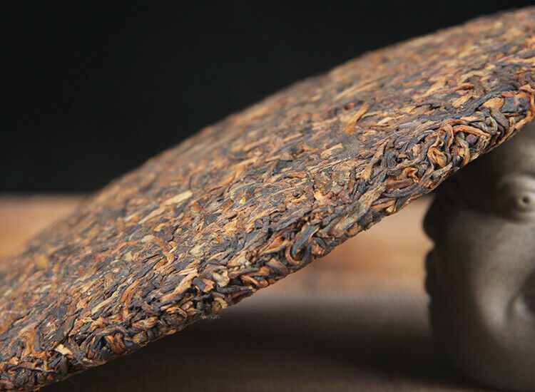 HelloYoung 357g Yunnan Pu'er Ripe Tea Cake 云南普洱熟茶西双版纳茶区年春茶357g御贡金饼 普洱熟茶