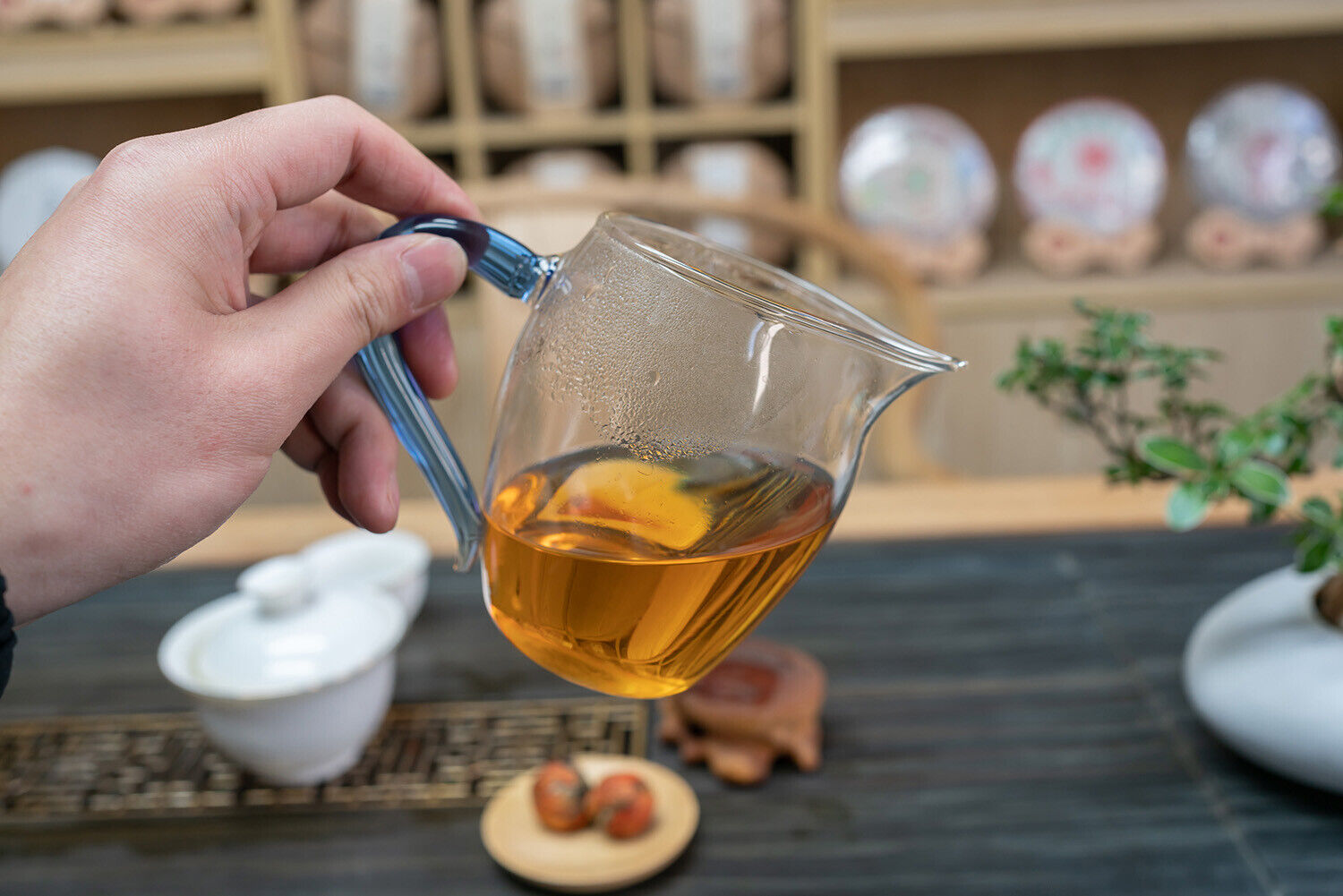 HelloYoung Yunnan Fengqing work black tea handmade dragon pearl small gold ball Dian Hong