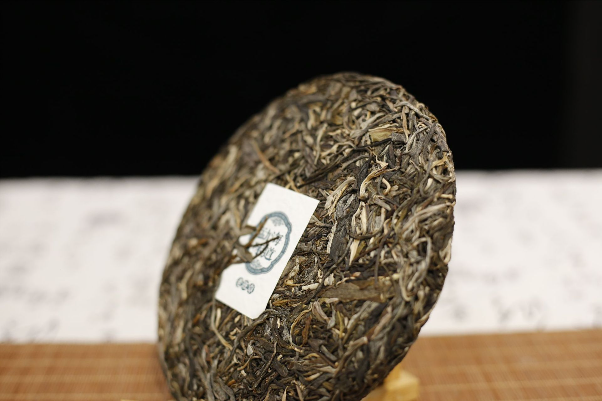 HelloYoung 357g Old Banzhang Yunnan Pu'er Tea Raw Tea Menghai Flavor Seven Seed Cake
