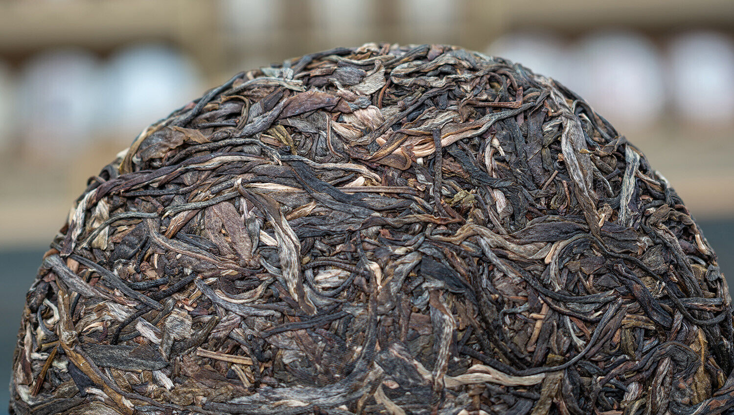 HelloYoung 357g Yiwu Heirloom Green Seal Pu'er Raw Tea Cake Yunnan Ancient Tree Cake Tea