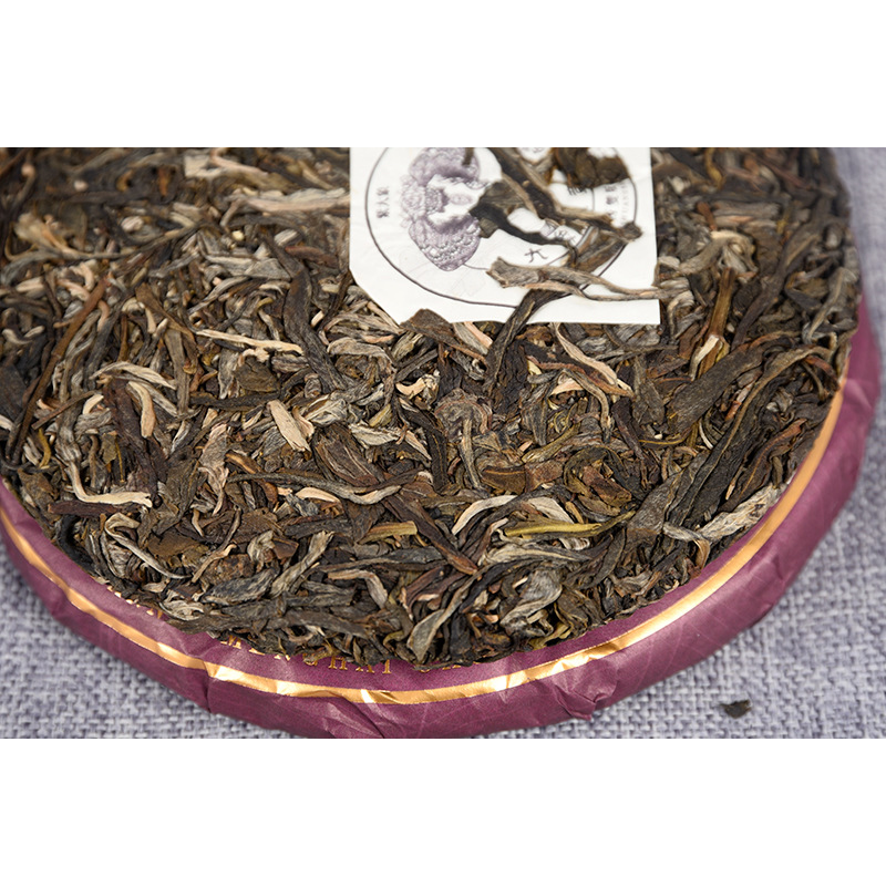 HelloYoung Tea Lao Ban Zhang Cake Gift Tea Healthy Drink 357g High Quality Spring