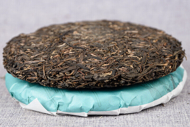 HelloYoung Icelandic Ancient Tree Raw Tea Cake 357g Yunnan Tea Cake