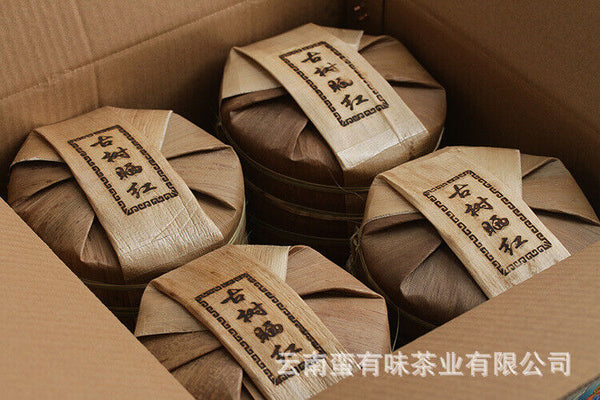 HelloYoung 200g cake tea Yunnan Dian Hong tea Fengqing black tea Ancient tree sun red