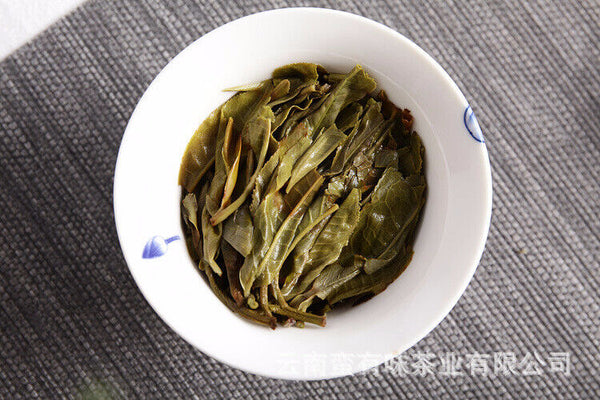 HelloYoung 357g Yunnan Pu'er Tea Da Xueshan Early Spring Ancient Raw Tea Seven Seed Cake