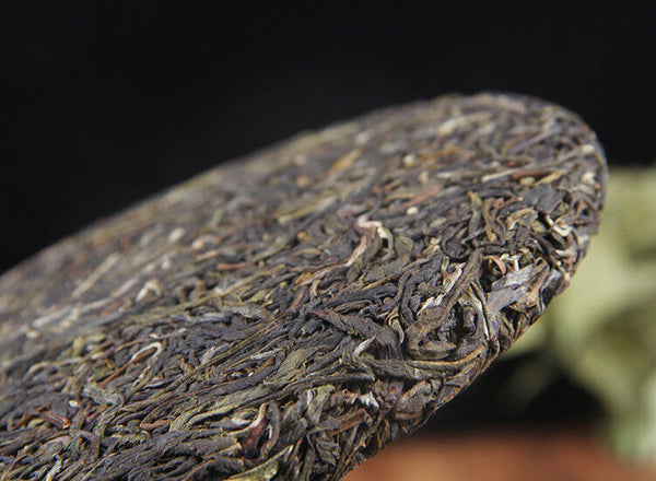HelloYoung Icelandic raw tea cake spring tea pure sweet Mengku Pu'er seven seed cake tea