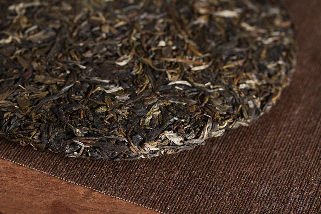 HelloYoung 357g Yunnan Pu'er tea leaves arborvitae old tree Lao Ban Zhang raw  cake tea