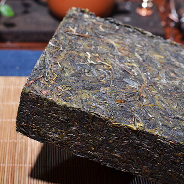 HelloYoung Yunnan Pu'er Tea Tea Ban Zhang Antient Tree Large Tea Bricks 1000g/2.2lb