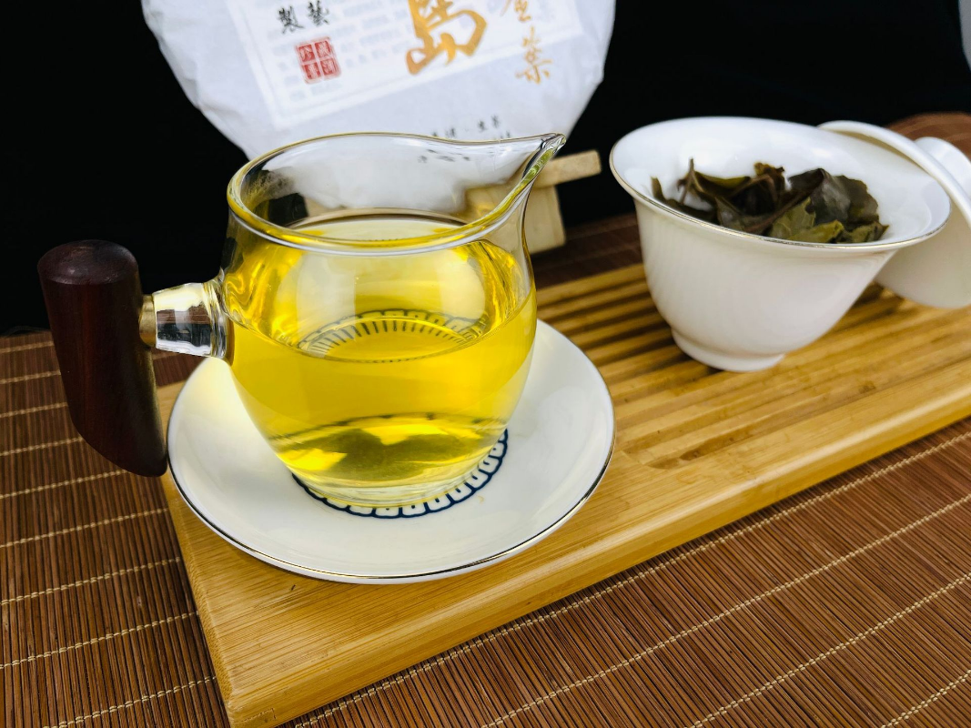 HelloYoung 357g Yunnan Pu'er tea cake seven seeds cake tea Iceland gold leaf pure raw tea