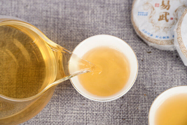 HelloYoung Yunnan Pu'er Tea Leaves Yiwu Tea Cake Raw Pu'er Tea Cake 50g