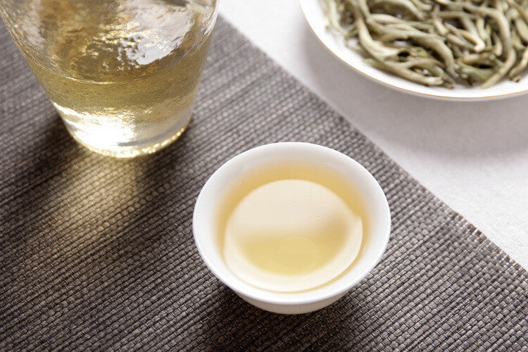 2024 Premium  Yunnan Pu'er Raw Baihao Yinzhen White Tea Loose Leaf 500g