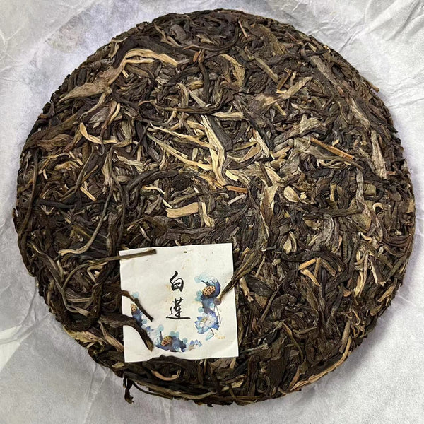 Yunnan Menghai Ancient Tree Tea Flower Fruit Fragrance 200g Tea Cake Raw Tea