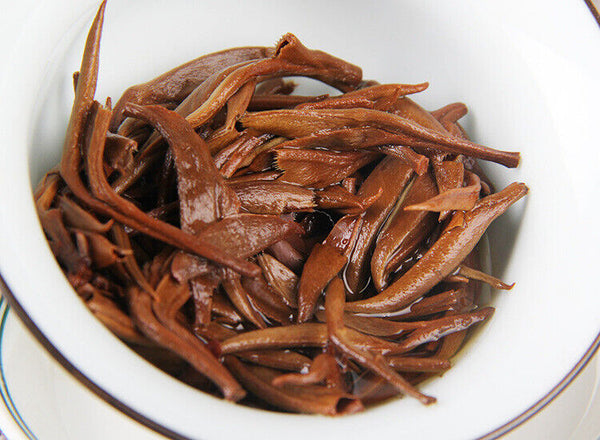 HelloYoung Nonpareil Organic Yunnan Golden Bud Cake Compressed Tea Dian Hong Black Tea 357g