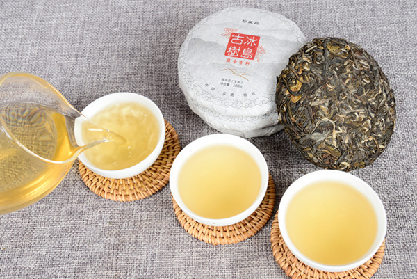HelloYoung Yunnan Pu'er Tea 100g Icelandic Ancient Tree Raw Tea Cake Pu'er Raw Tea Cake