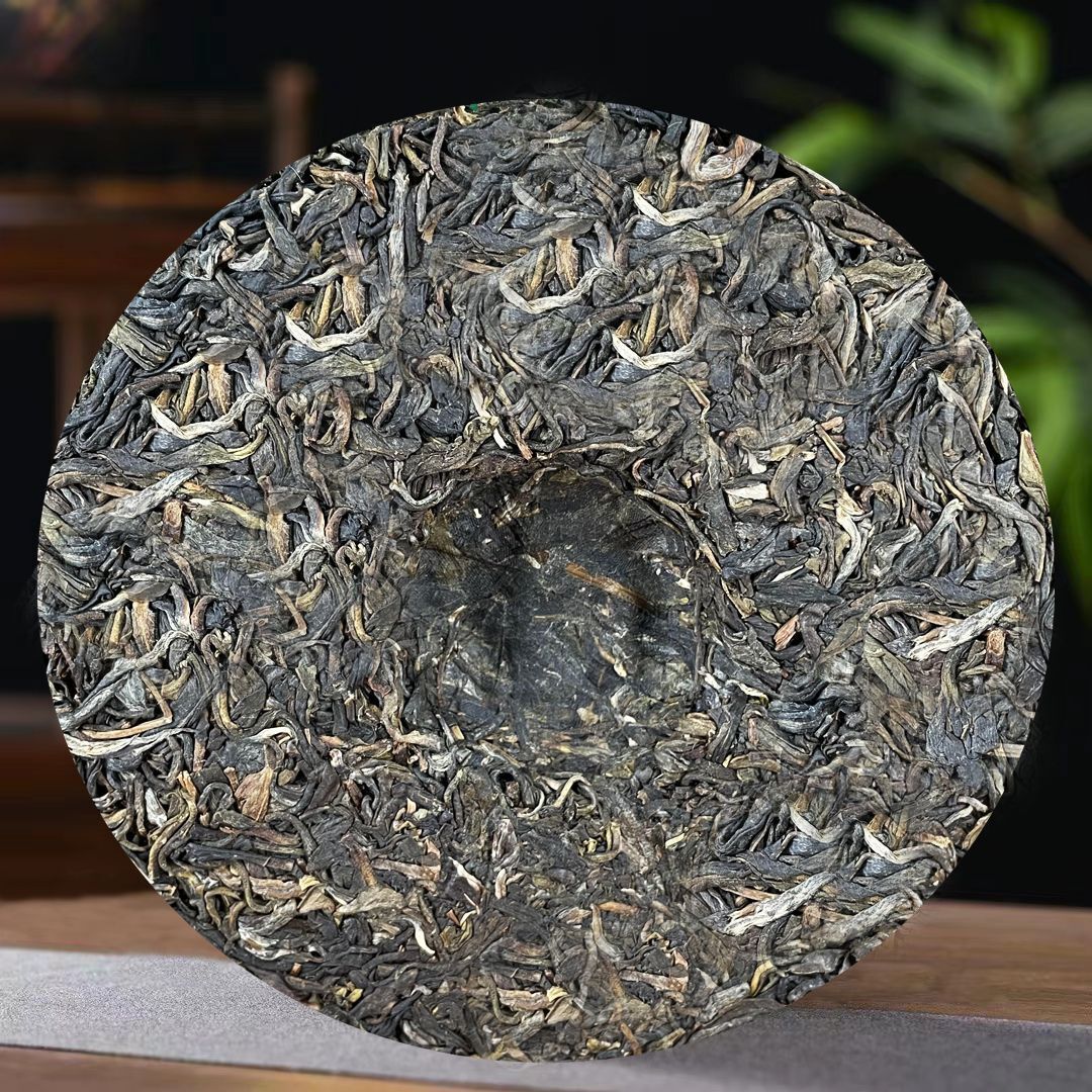 HelloYoung Banzhang First Harvest Spring Tea Pu'er Raw Tea Sweetness Strong 357g/12.59oz