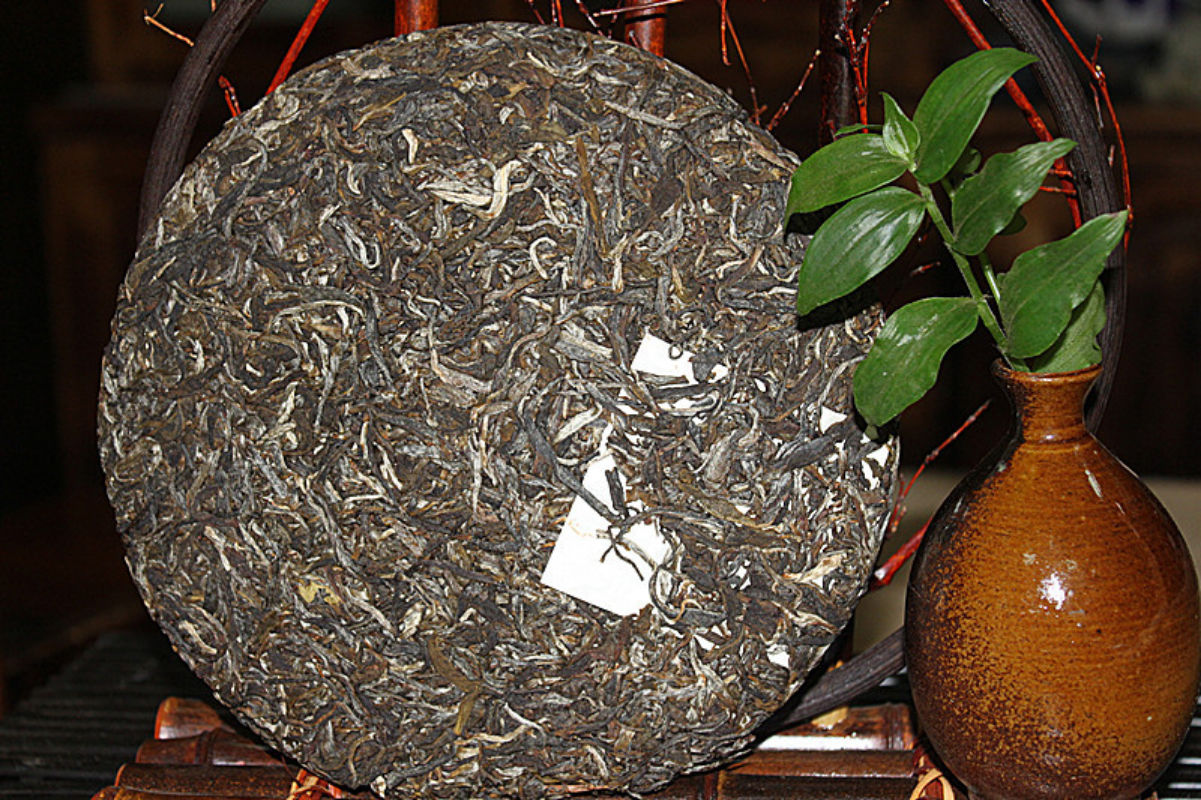 HelloYoung High Quality 357g Yunnan Pu'er Raw Tea Healthy Drink Secondary image