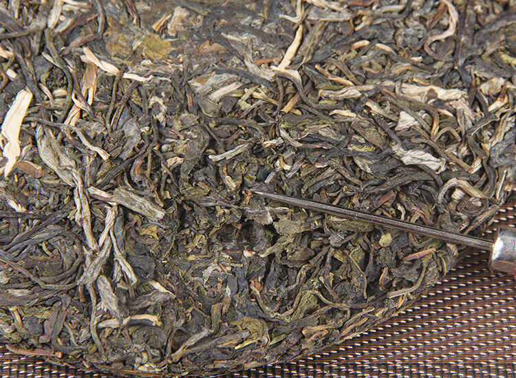 HelloYoung Icelandic raw tea cake spring tea pure sweet Mengku Pu'er seven seed cake tea