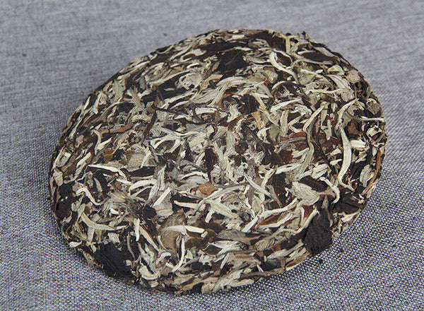 HelloYoung 357g Yunnan Tea Puerh Tea Moonlight White Cake Jingmai Mountain Arborvitae