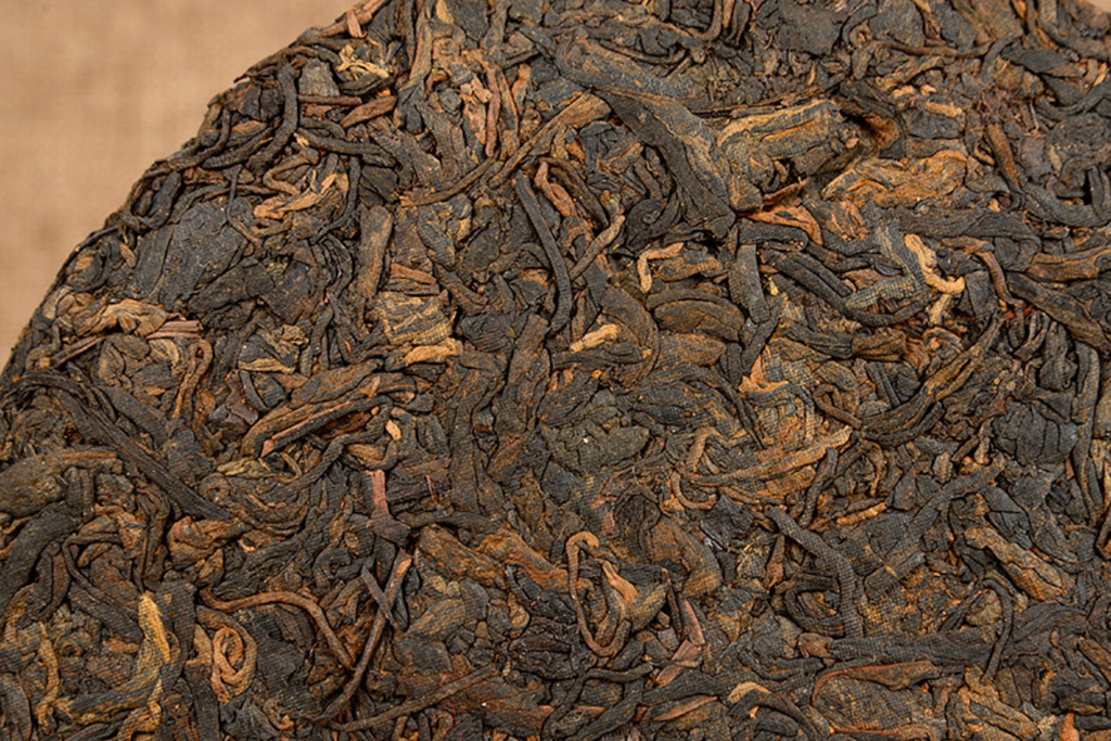 HelloYoung 357g Yunnan Pu'er Tea Old Banzhang Glutinous Fragrance Seven Seed Cake Ripe Tea