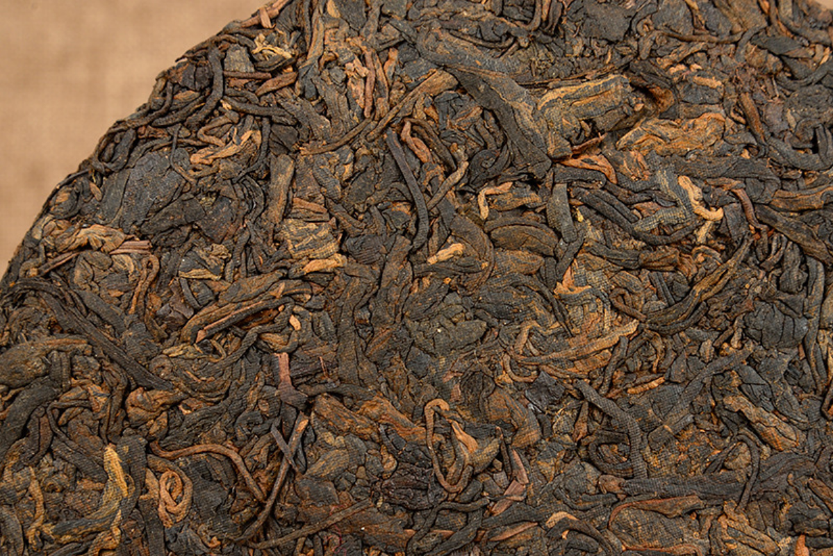HelloYoung 357g Yunnan Pu'er Tea Old Banzhang Glutinous Fragrance Seven Seed Cake Ripe Tea