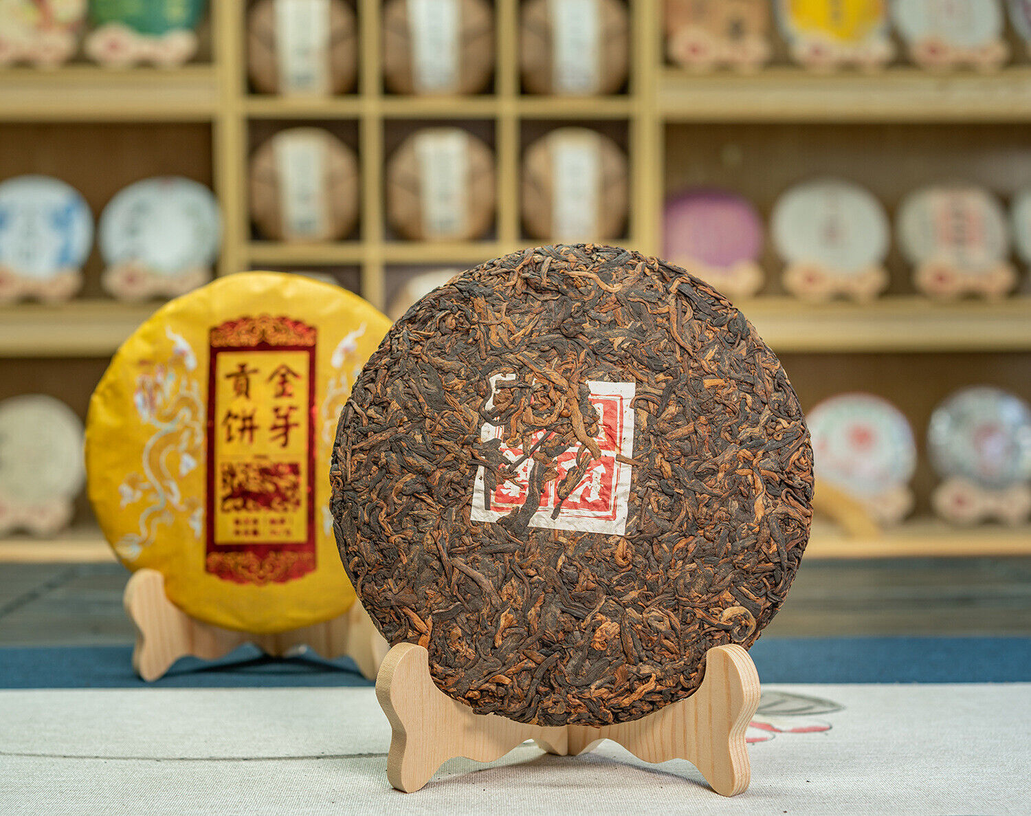 HelloYoung 357g Yunnan Brown Mountain Ancient Aged Golden Bud Tribute Cake Ripe Puerh Tea
