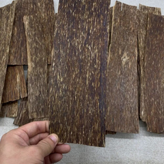 Flat Oud 4A Viet Nam Flat Agarwood 4A - Thickness 0.8mm - Big pieces 10G
