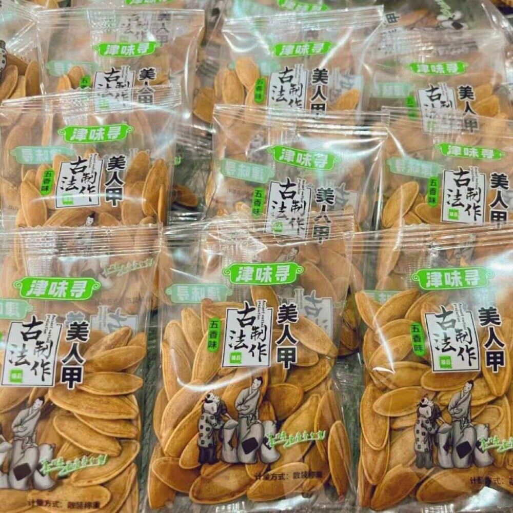 Leisure and delicious snack - long salty and fragrant pumpkin seeds