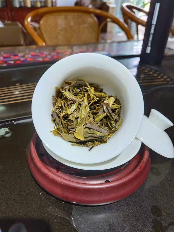 HelloYoung 357g Puerh Tea Iceland Old Tree Tea Pure Material Pressed Puerh Raw Tea Cake