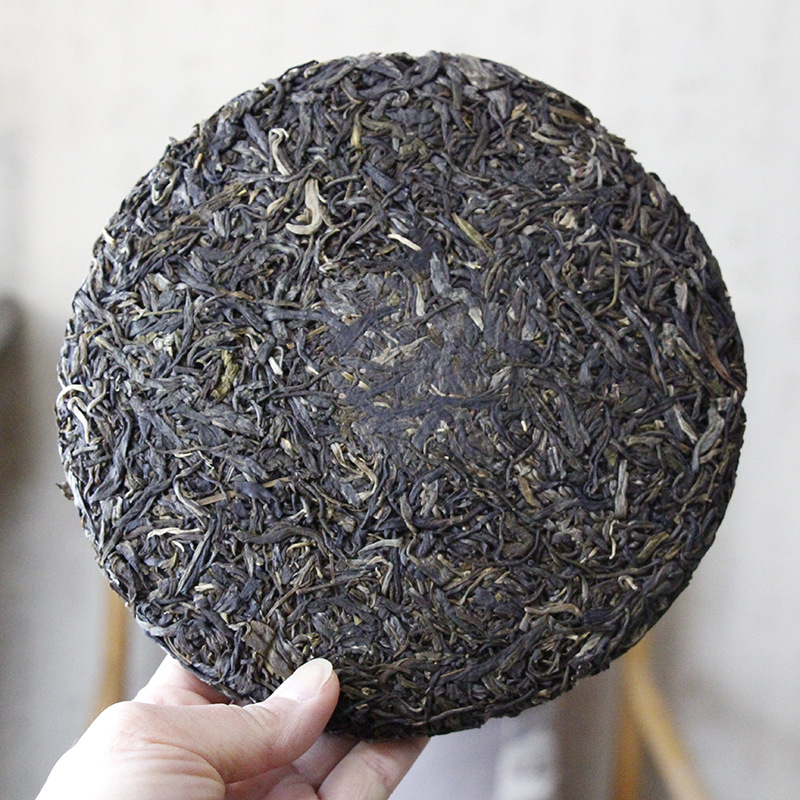 357g de thé Pu'er au début du printemps sept gâteaux islandais thé cru Pu'er