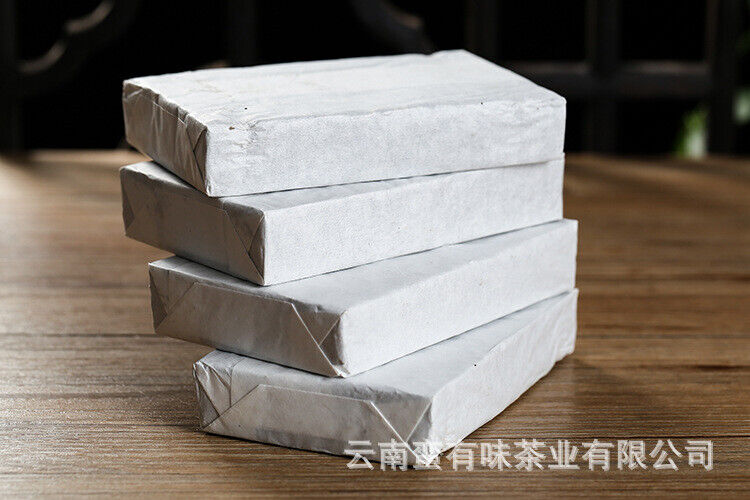 HelloYoung Yunnan Pu'er tea Lao Banzhang golden leaf raw tea 1pack of 4pieces 1bundle= 1kg