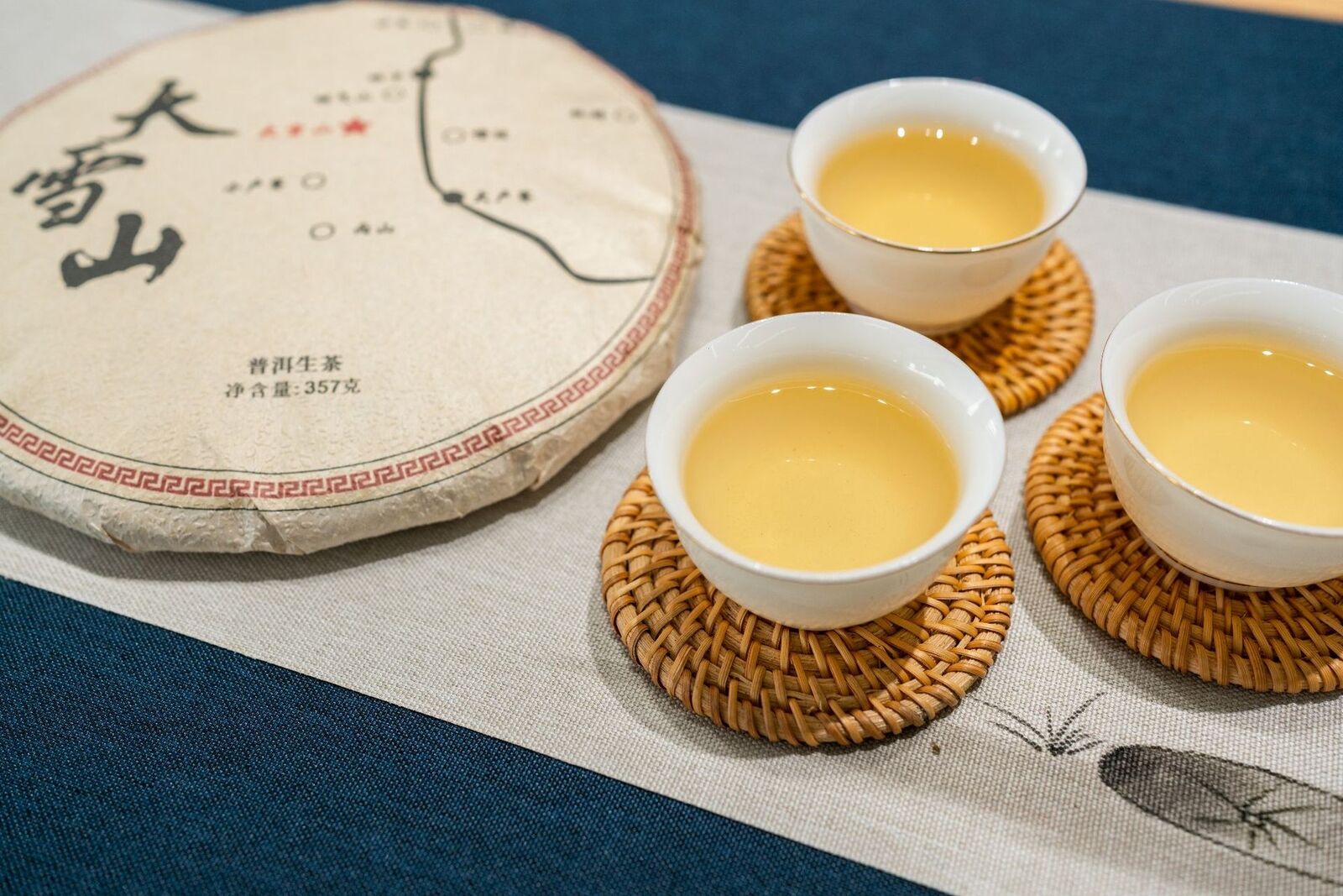 HelloYoung 357g Yunnan Ancient Puerh Seven Seed Cake Tea Mengku Da Xueshan Pu'er Raw Tea