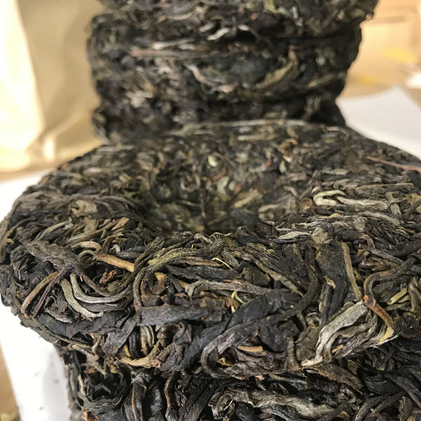 HelloYoung Premium Icelandic Puer Tea Cake 100g Yunnan Organic Certified Raw Pu-Erh Tea
