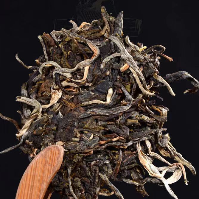 Pu'er Tea Cake Authentic Icelandic Pu'er Raw Tea Yunnan Qizi Cake Tea 357/g