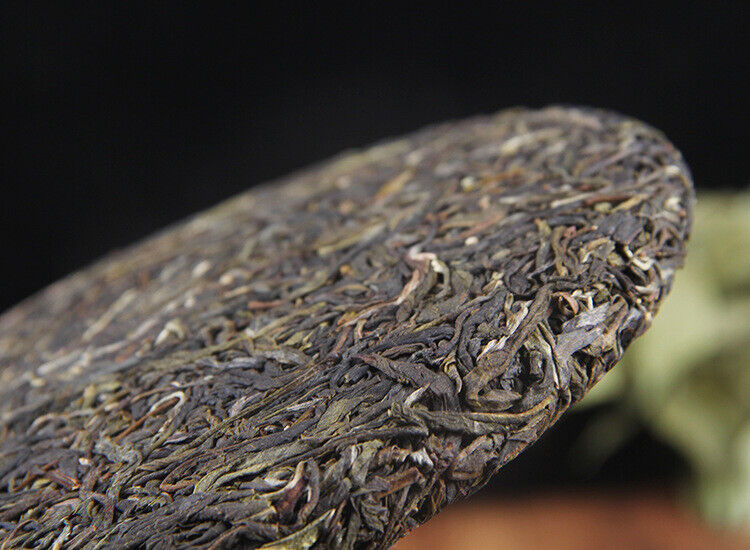 HelloYoung Icelandic raw tea cake spring tea pure sweet Mengku Pu'er seven seed cake tea