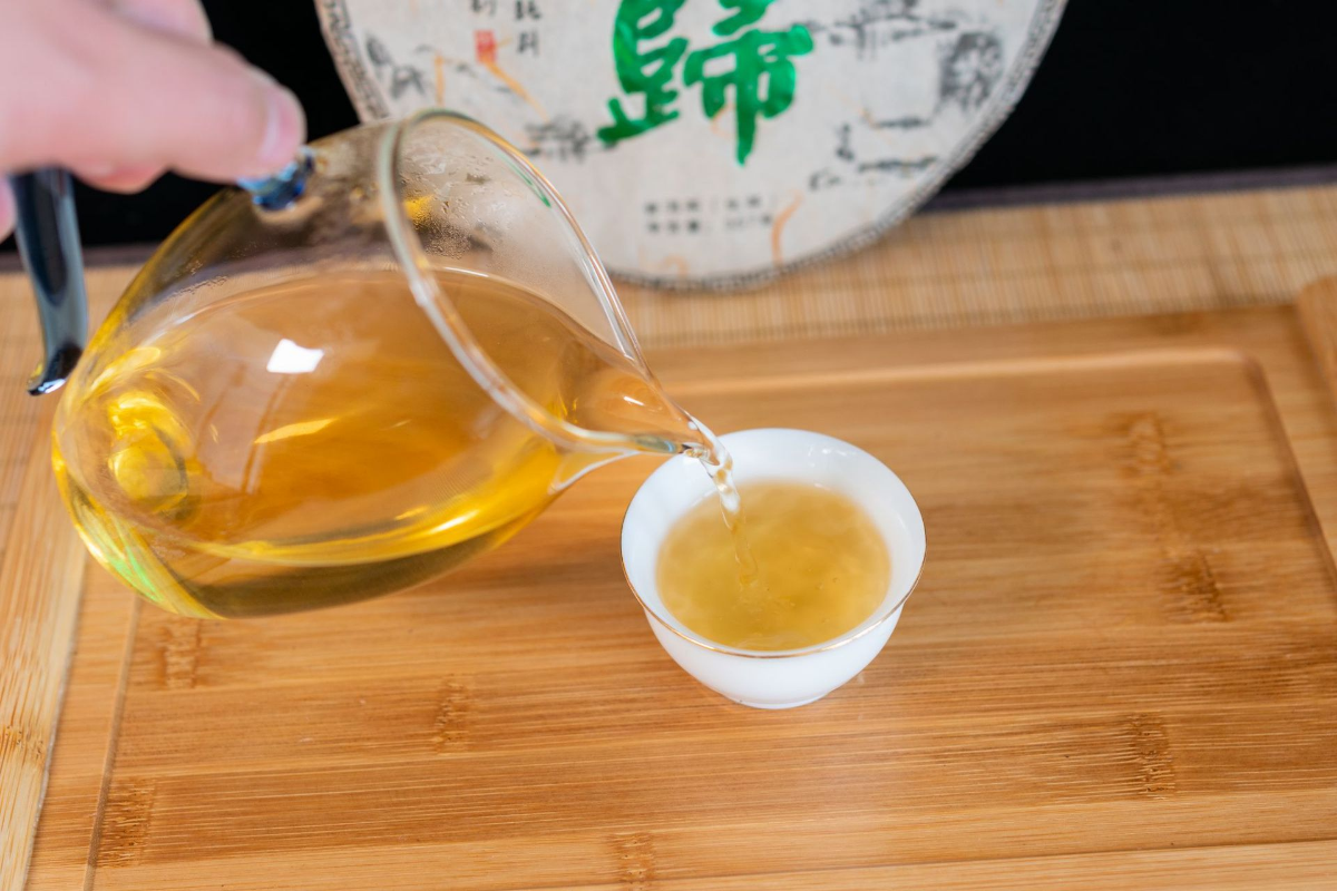 HelloYoung 357g Xigui Pu-erh Raw Tea Yunnan Ancient Tree Pu-erh Seven Seed Cake Tea
