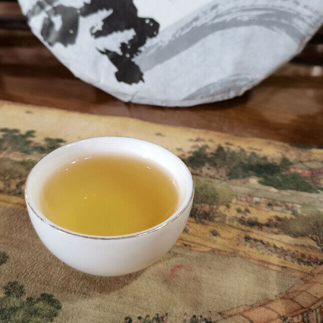 Raw Pu'er Tea Cake Organic Yunnan Pu'er Tea Hand-Pressed 357g