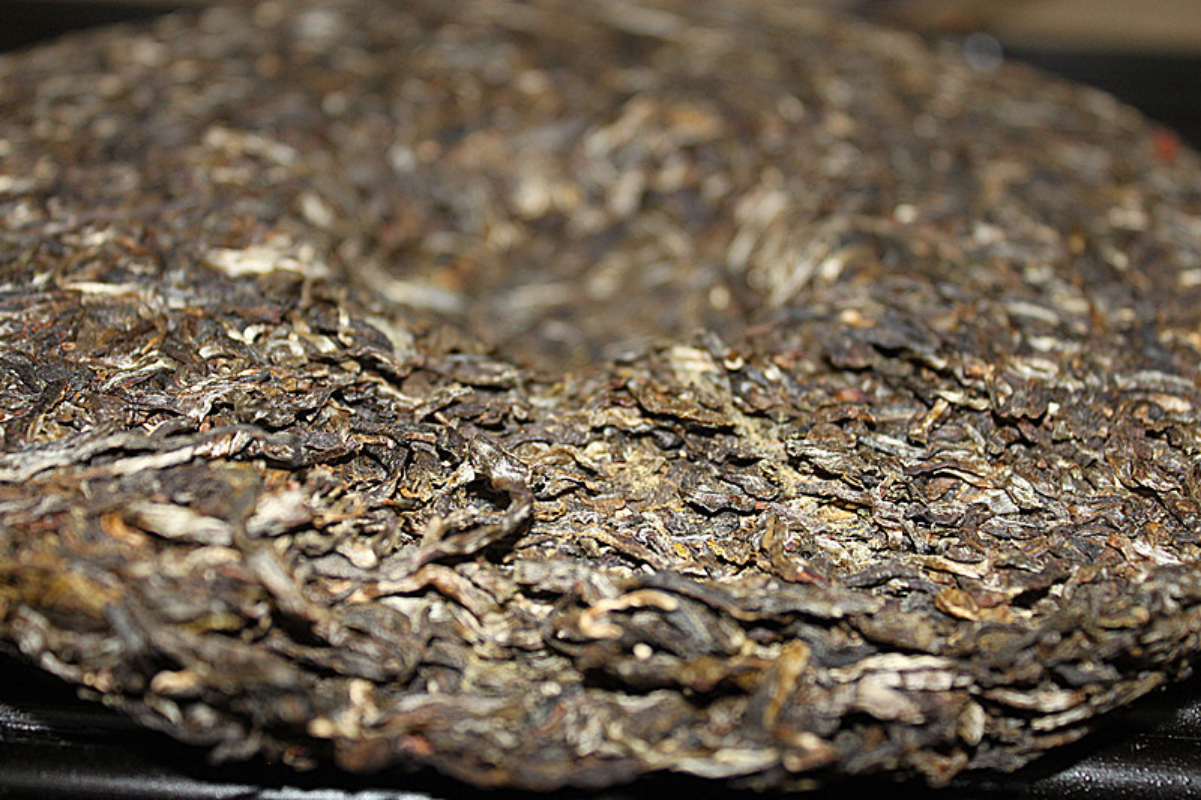 HelloYoung High Quality 357g Yunnan Pu'er Raw Tea Healthy Drink