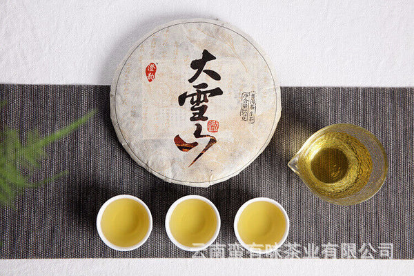 HelloYoung 357g Yunnan Pu'er Tea Da Xueshan Early Spring Ancient Raw Tea Seven Seed Cake
