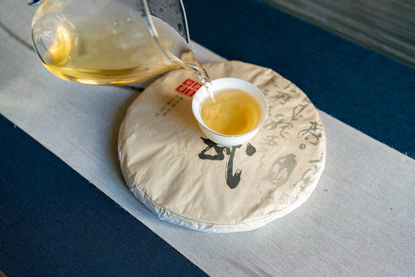 HelloYoung 357g Yiwu Zhengshan Pu'er Raw Tea Cake Yunnan Ancient Pu'er Seven Seed Cake Tea
