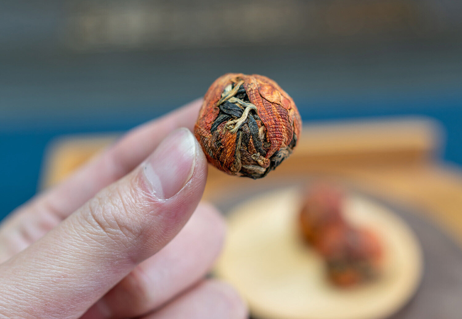 HelloYoung Yunnan Fengqing work black tea handmade dragon pearl small gold ball Dian Hong