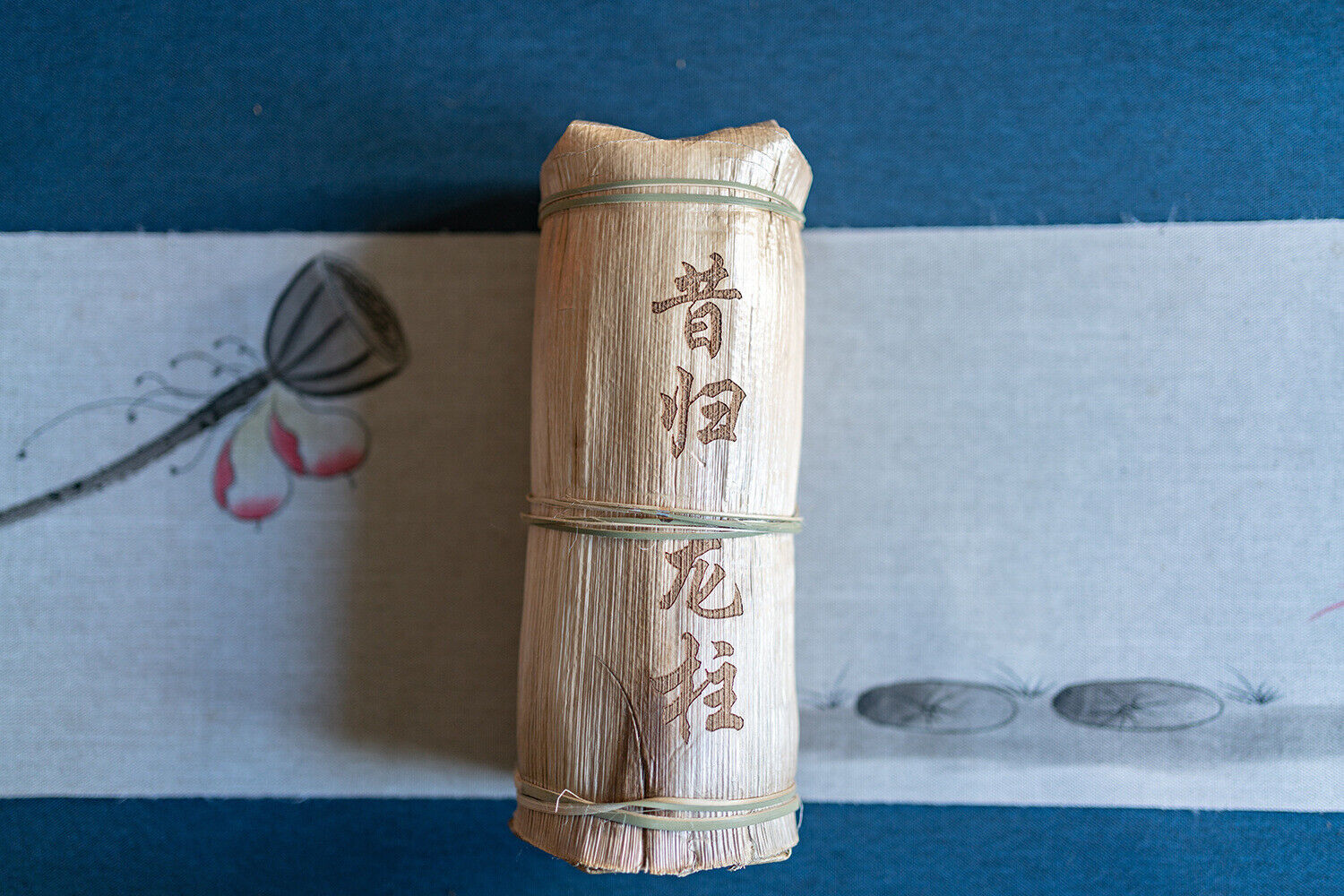 HelloYoung 1kg/strip Yunnan Ancient Spring Tea Column Xigui Dragon Column Pu-erh Raw Tea
