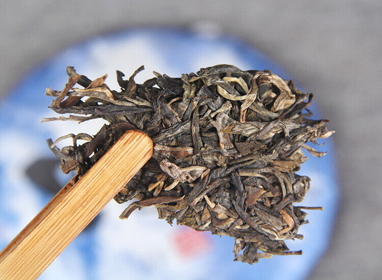 HelloYoung Pu'er Raw Tea Cake Yunnan Tea Cake 年南糯山古树纯料普洱茶生茶饼云南七子饼茶357g