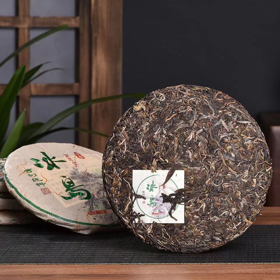 HelloYoung Icelandic Ancient Tree Old Banzhang Tea Cake 357g Yunnan Raw Pu'er Tea Cake