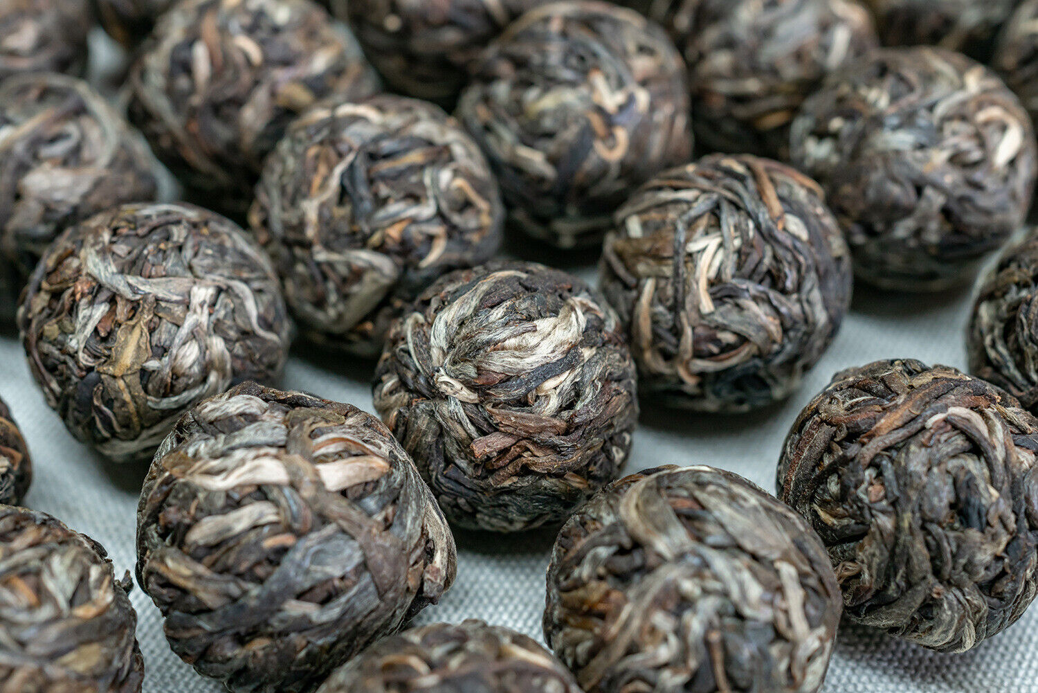 HelloYoung 500g 8g chacun Yiwu Dragon Pearl Pu-erh Raw Tea Handmade Dragon Pearl Tuocha