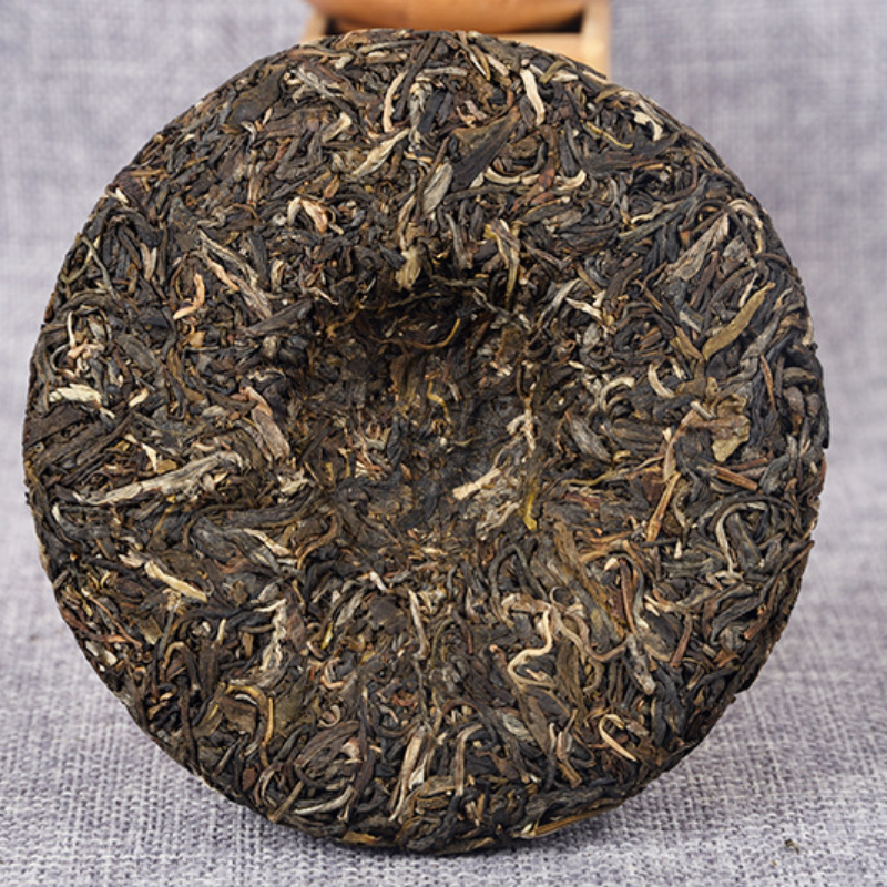 Ji Lu Shan  Ancient Tree Tea 200g Early Spring Tea Cake Yiwu Tea