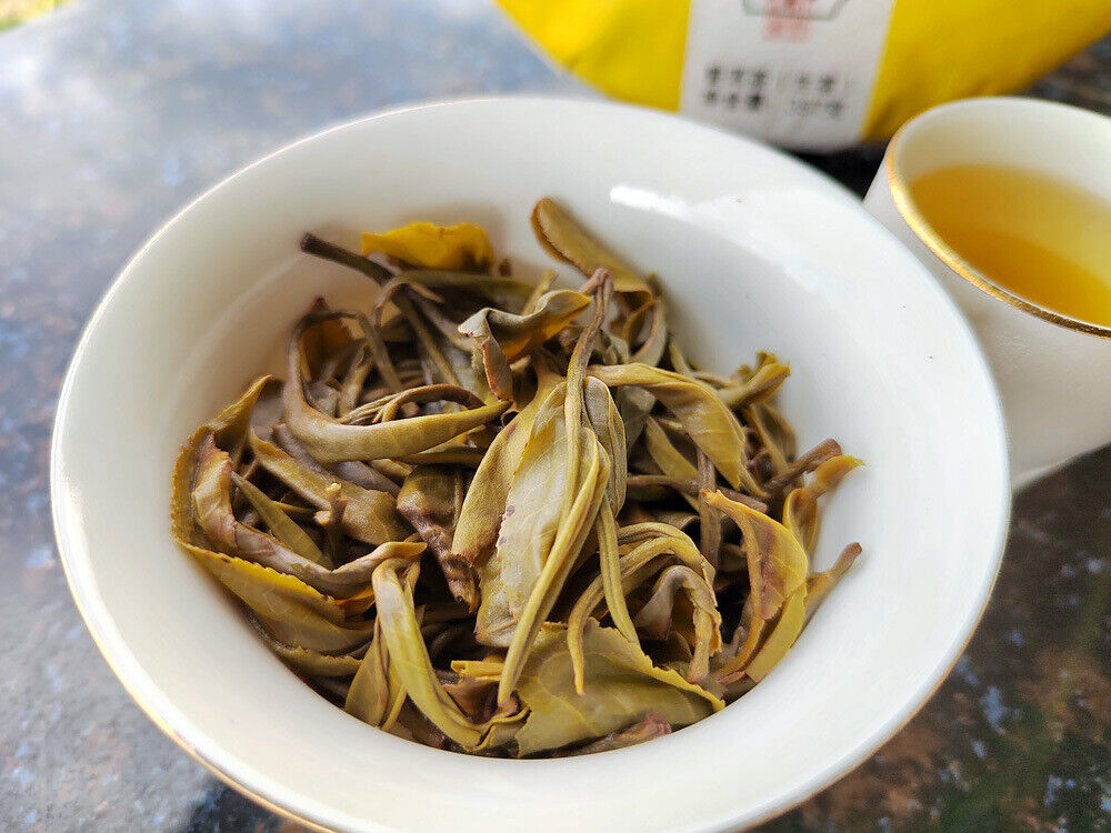 HelloYoung 357g Laobanzhang Raw Tea First Spring Pu-erh Raw Cake Menghai Pu-erh Tea